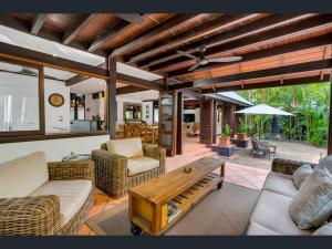 Solander Beachfront with private beach access & pool