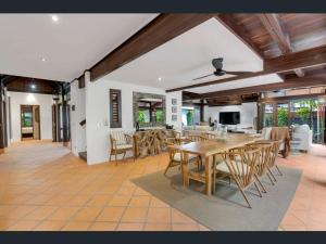 Solander Beachfront with private beach access & pool