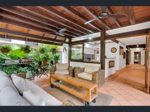 Solander Beachfront with private beach access & pool