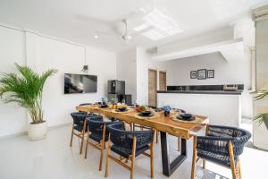 Semera - Luxury Villa with a Spacious Pool in the Prime Location