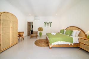 Semera - Luxury Villa with a Spacious Pool in the Prime Location