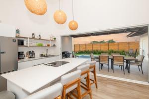 Triskele Earth by Vacation Pura Vida