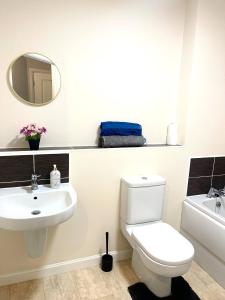 Deluxe Room W Fast WiFi, Netflix, Free Parking