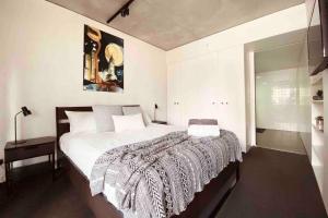City Views, Pool & Rooftop BBQ in Arts Precinct