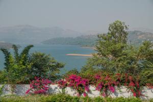 SaffronStays Ekam Lakehouse