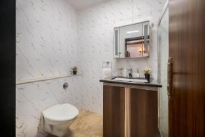 SaffronStays Ekam Lakehouse