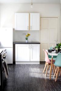 Cozy Private Room with Fast WiFi Full Kitchen Garden