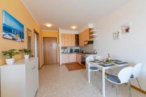 Kristall Lago Pool View - Happy Rentals