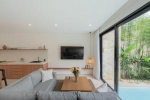 Stylish 2BR Villa Balanca with Private Pool Near Surf Beaches & Golf