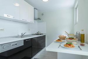 Romantični Studio ob Morju Koper - Happy Rentals