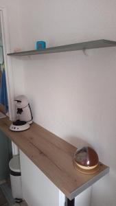 Studio moderne avec balcon et vue dégagée