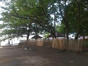 Beach House in Belison, Antique up to 8 with AC, Wi-Fi, Kitchen Fully Furnished