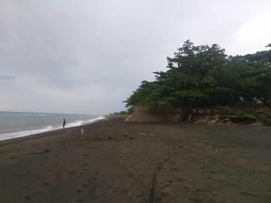 Beach House in Belison, Antique up to 8 with AC, Wi-Fi, Kitchen Fully Furnished