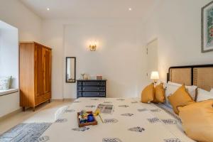 Modern 2BHK w Private Plunge Pool and Lawn by HIREAVILLA