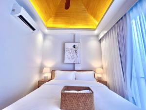 White lotus villa