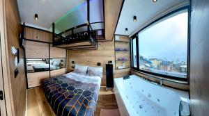 SnowGranada Love Snow Jacuzzi