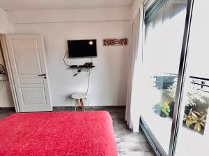 Confortable, cómodo 2 ambientes en Almagro con balcón a 100 metros del Hospital Italiamo Ubicado sobre calle tranquila