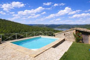 SCAPPO IN UMBRIA, casale al lago
