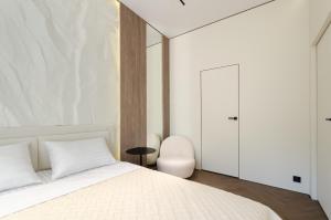 3-258 Pechersk Plaza, Boichuka 17, Kyiv centre, panoramic city view, 15 kW backup power, Petrovdom Apartment