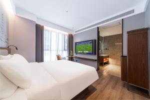 UrCove Lanzhou Xiguan Cross Zhongshan Bridge