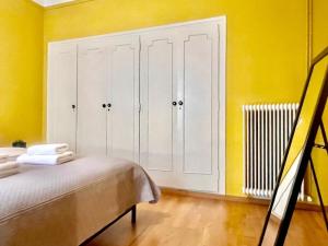 New! Pagkrati area, Front-Row Acropolis Views Apt