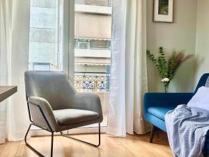 New! Pagkrati area, Front-Row Acropolis Views Apt