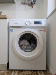 150m from the Sea - AC WiFi Balcony Sleeps 6