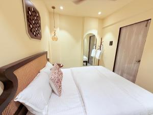 AG AeroLux Residences4011BHK Nr Apollo hospital