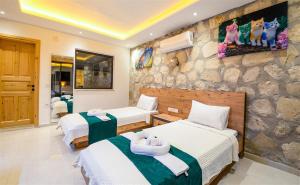 Villa with Private Pool and Jacuzzi in Nature