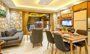 Villa with Private Pool and Jacuzzi in Nature