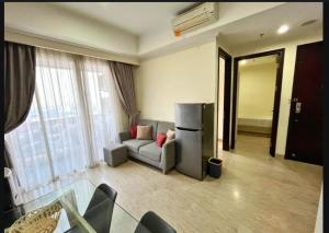MENTENG PARK EMERALD SPACIoUS 2BEDROOM APARTMENT WITH BEAUTIFUL BALCONY SUPER COMFORTABLE HOTEL GRADE AMENITIES 57SQM 6 PAX