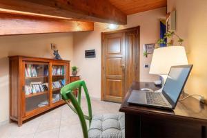 Romantic Sea Loft sea-front terrace and parking img10