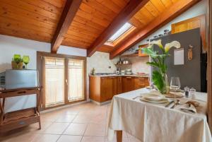 Romantic Sea Loft sea-front terrace and parking img11