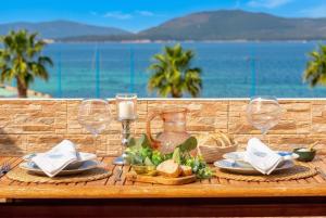 Romantic Sea Loft sea-front terrace and parking img16