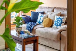 Romantic Sea Loft sea-front terrace and parking img26