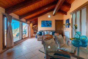 Romantic Sea Loft sea-front terrace and parking img29