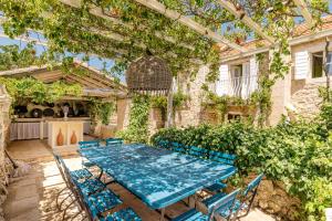 Sea View Villa with Tennis Court - Dvori sv Jurja