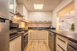 Spacious Central Home Steps Away from JBR Beach