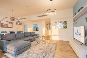 Spacious Central Home Steps Away from JBR Beach