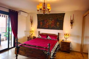 Large bright apartment with balcony and sea view