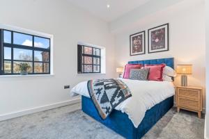 Spacious 2 Bed Near City - Sleeps 4 - WiFi - Easy Access