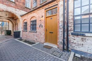 Spacious 2 Bed Near City - Sleeps 4 - WiFi - Easy Access