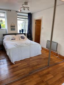 Apartment Porthmadog harbourside fantastic estuary views 30 pounds FUEL return Great spot with parking