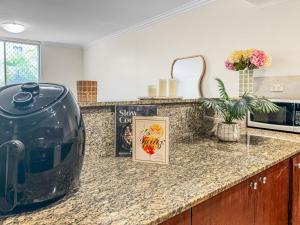 Woolloomooloo NSW - 3 Bedroom Apartment with 1 Parking Space