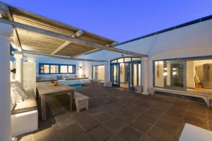 Casa Blue- Luxury Beachfront villa