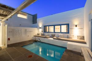 Casa Blue- Luxury Beachfront villa