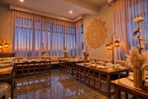 The Vintage Villas Resort Ladakh - Luxury Stay with Mountain Views