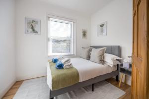 Casa Esperanza - Stylish home with sunny rear garden