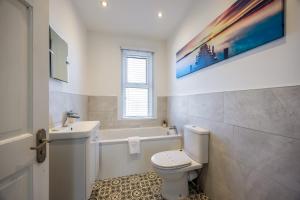 Casa Esperanza - Stylish home with sunny rear garden