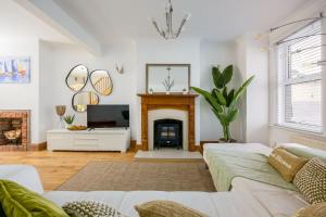 Casa Esperanza - Stylish home with sunny rear garden
